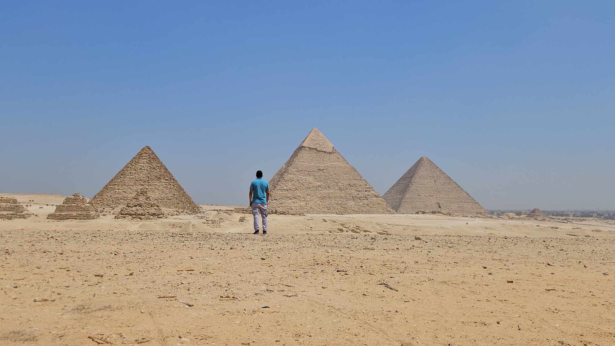 Meditar nas piramides de Giza