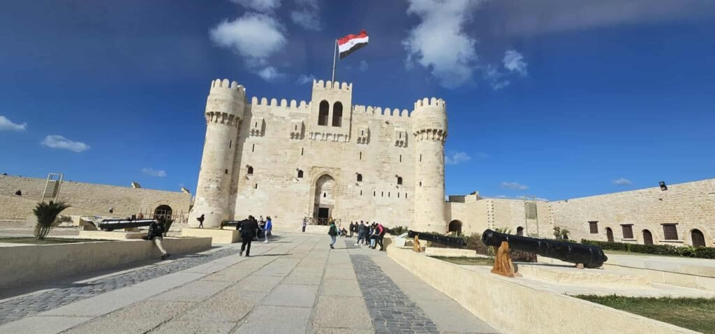Passeios em Alexandria pelo Mar Mediterrâneo, Fortaleza de Qaitbay e Biblioteca de Alexandria com guia em português – Guia Viagem Egito.