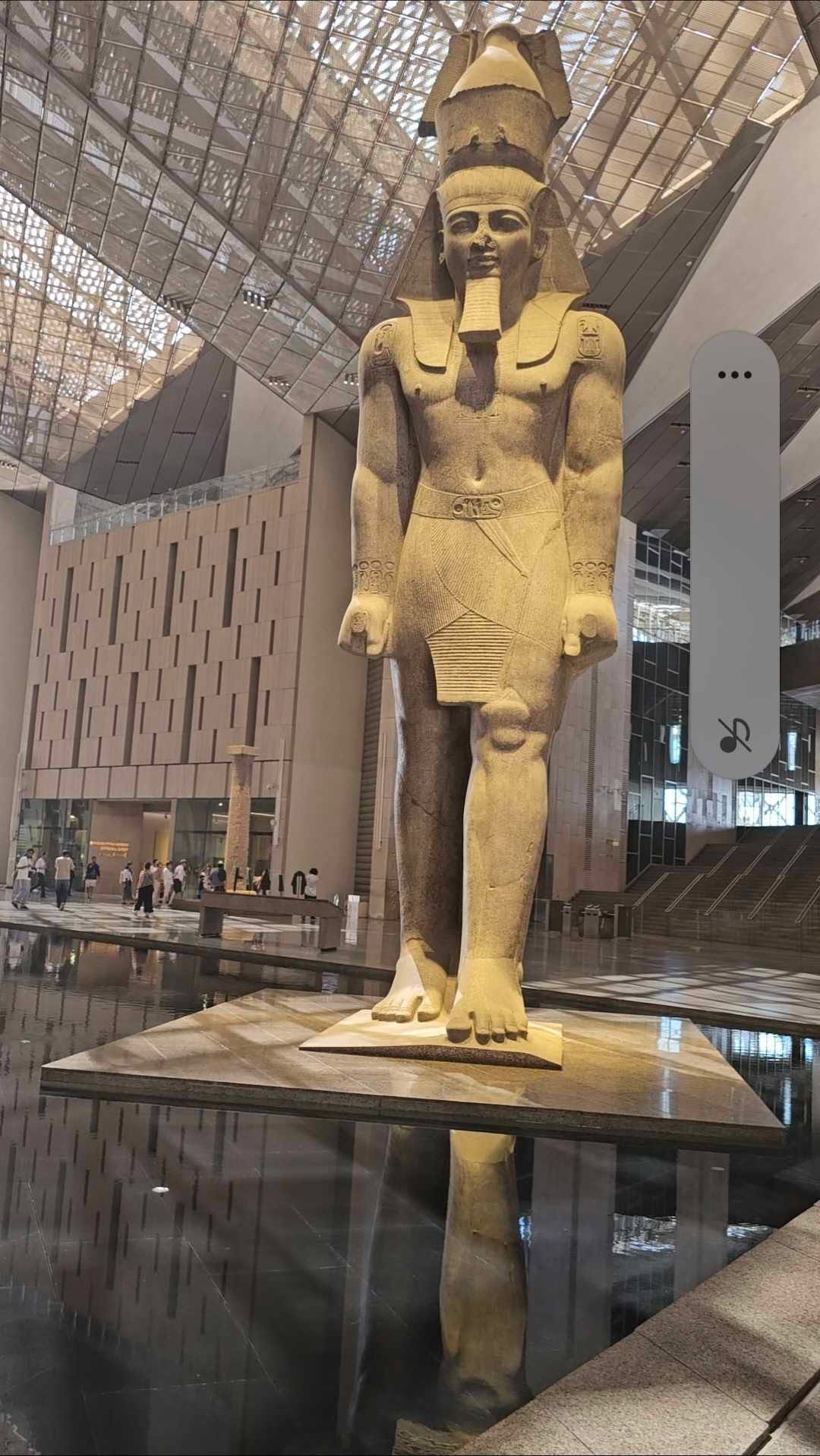 Grande Museu Egípcio com Guia em Português