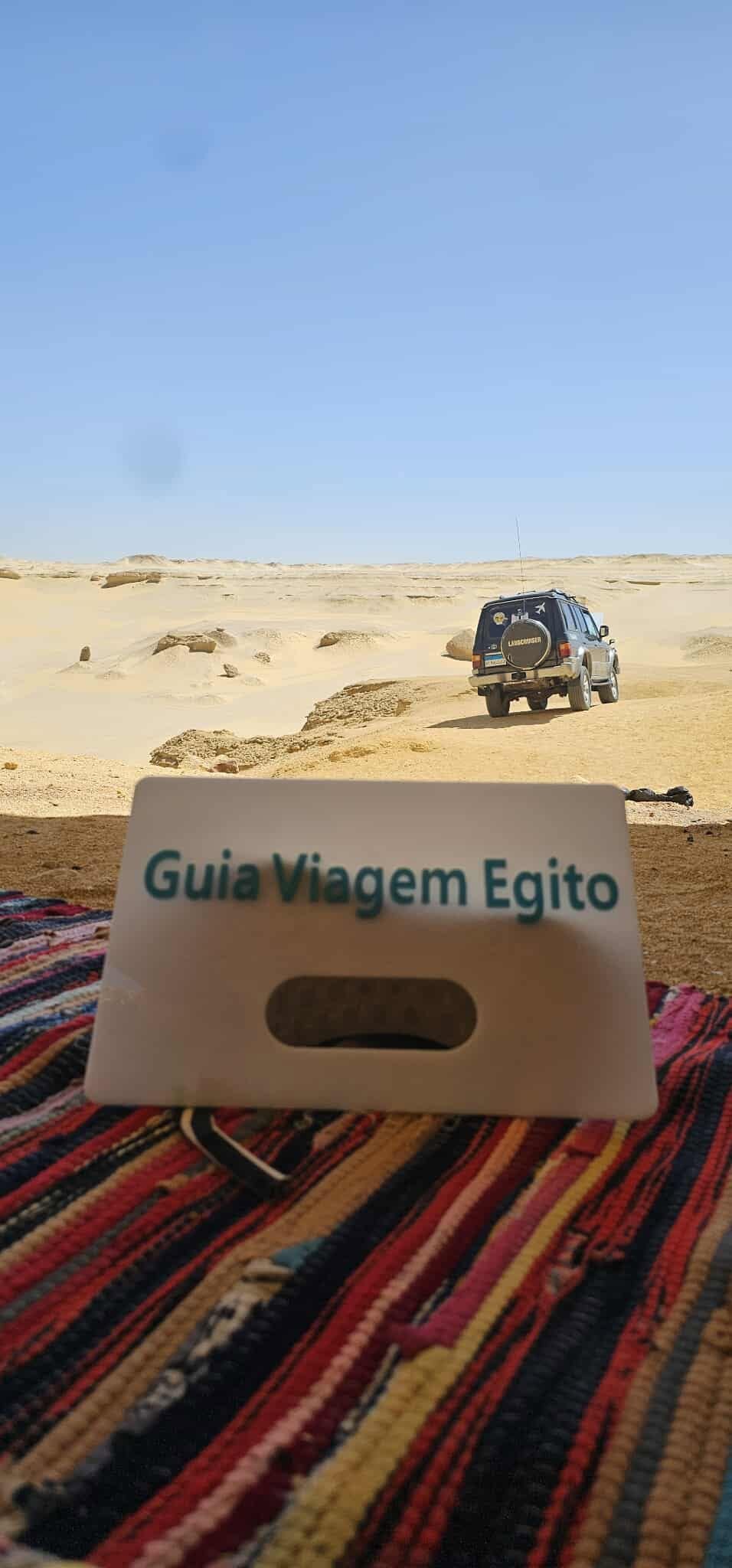 Safari completo en el desierto de Faium con guía en español, explorando las dunas, el Lago Mágico de Cleopatra, las cataratas de Wadi El-Rayan y formaciones rocosas del Valle de las Ballenas.