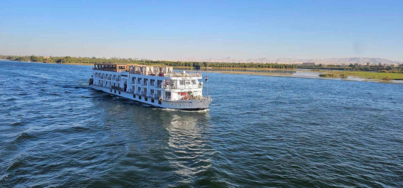 Cruzeiro pelo rio Nilo incluído em pacote turístico no Egito com guia profissional, visitando os templos de Luxor, Edfu, Kom Ombo e Aswan, com pensão completa a bordo Whatsappe +201204128282