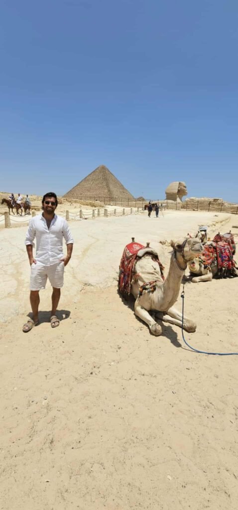 Tour pelas Pirâmides de Gizé com guia em português, incluindo visita à Grande Esfinge e ao Templo do Vale – experiência única com Guia Viagem Egito