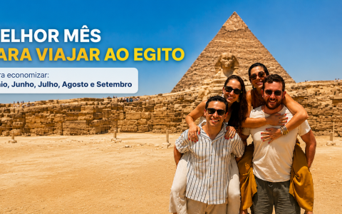 Turistas visitando as Pirâmides de Gizé durante o verão no Egito aproveitando a baixa temporada e promoções de viagem.
