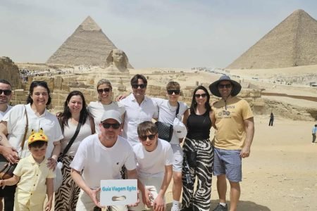 Guía especializado en viajes por Egipto, habla español y portugués, acompañando a turistas en sitios históricos como El Cairo, Luxor y Asuán. Para reservas: +201204128282