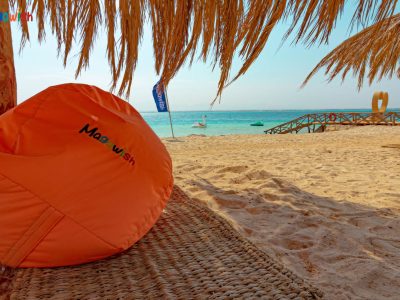 Submarino turístico em Hurghada observando peixes coloridos e corais no Mar Vermelho