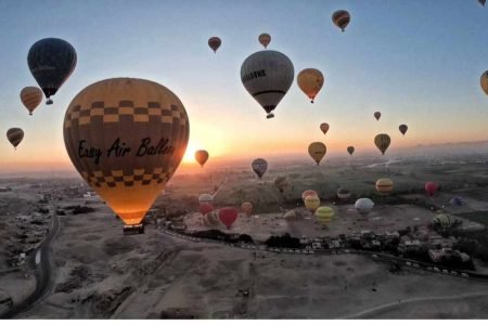 Voar de balao e luxor de madrugada para curtir o nascer de sol