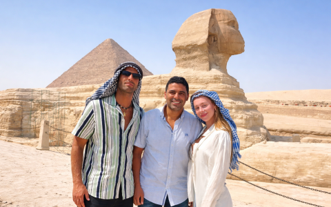 Celebridade viajando ao Egito com guia Ahmed sabry