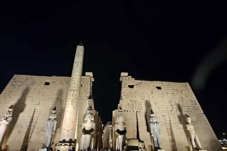 Visita cultural ao Templo de Luxor com acompanhamento de guia profissional em português Guia local Ahmed Sabry +201204128282